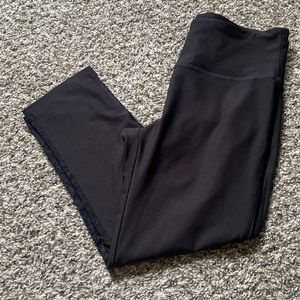 Capri Leggings - Size Medium